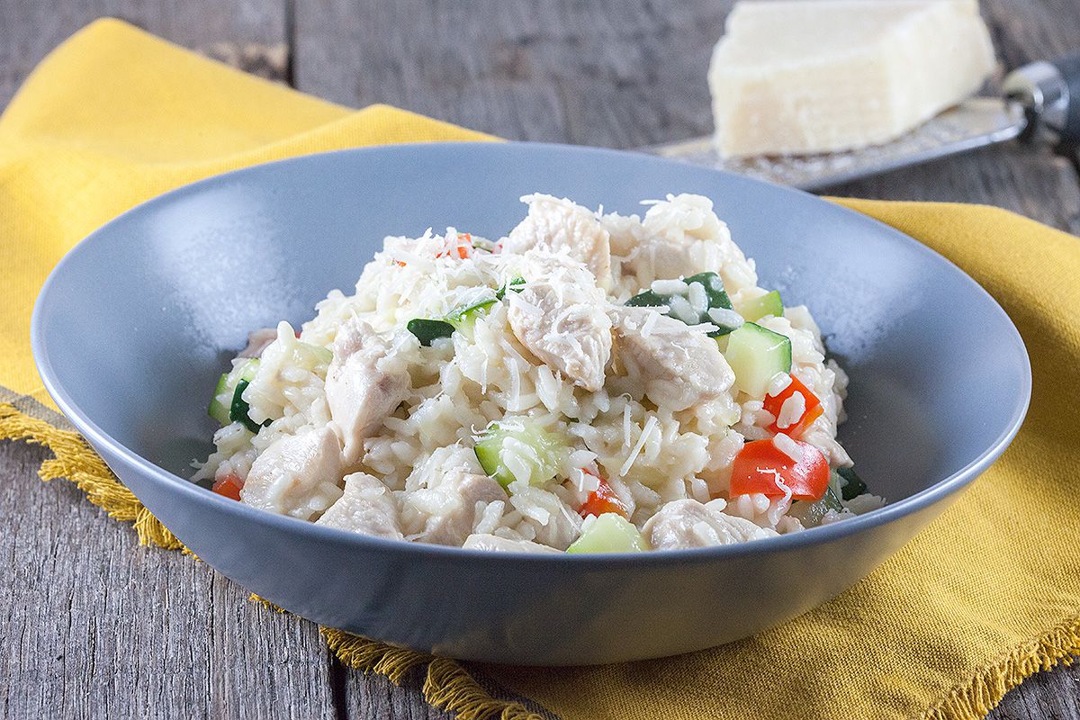 Cheesy risotto with chicken and zucchini