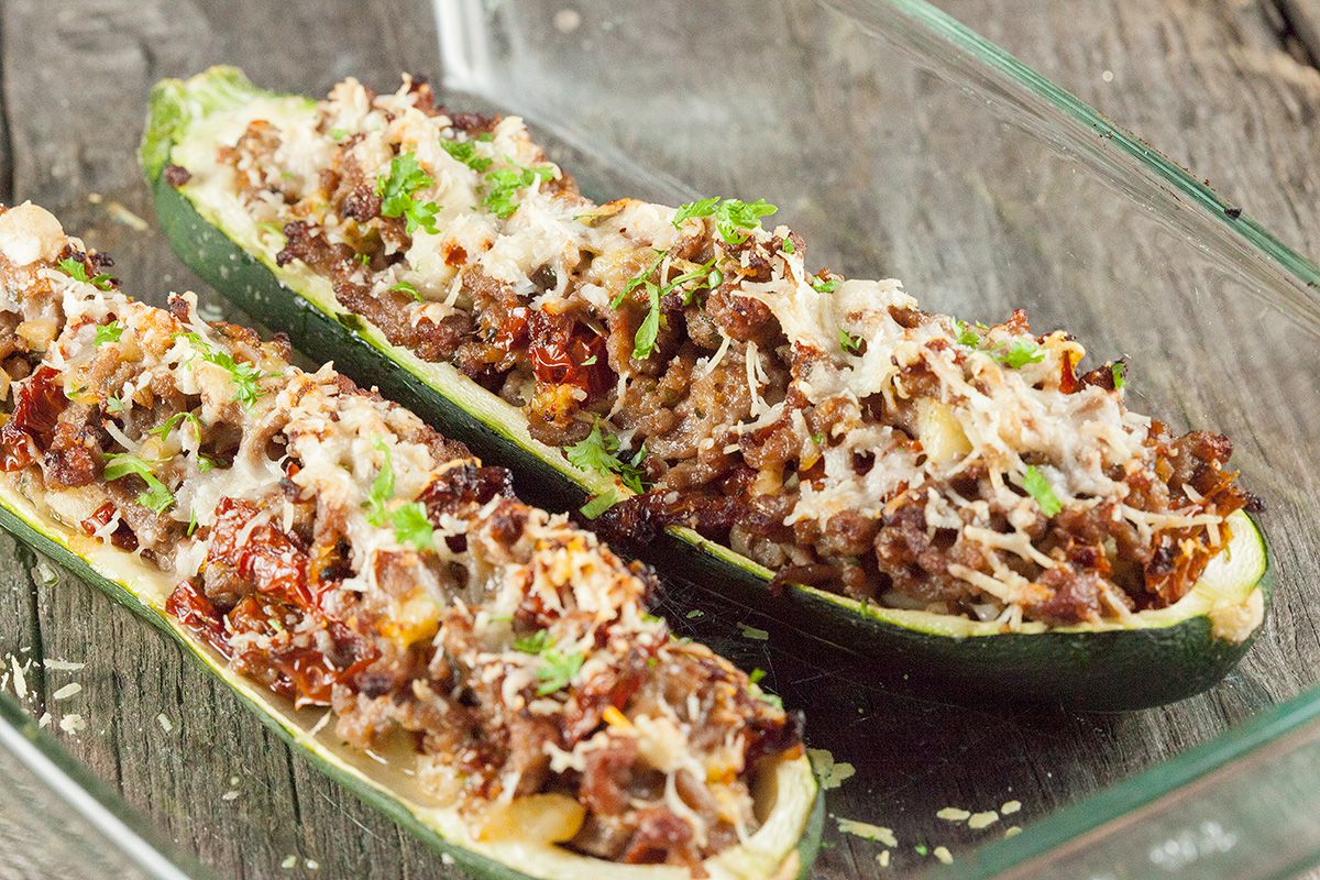 Minced meat stuffed zucchini boats