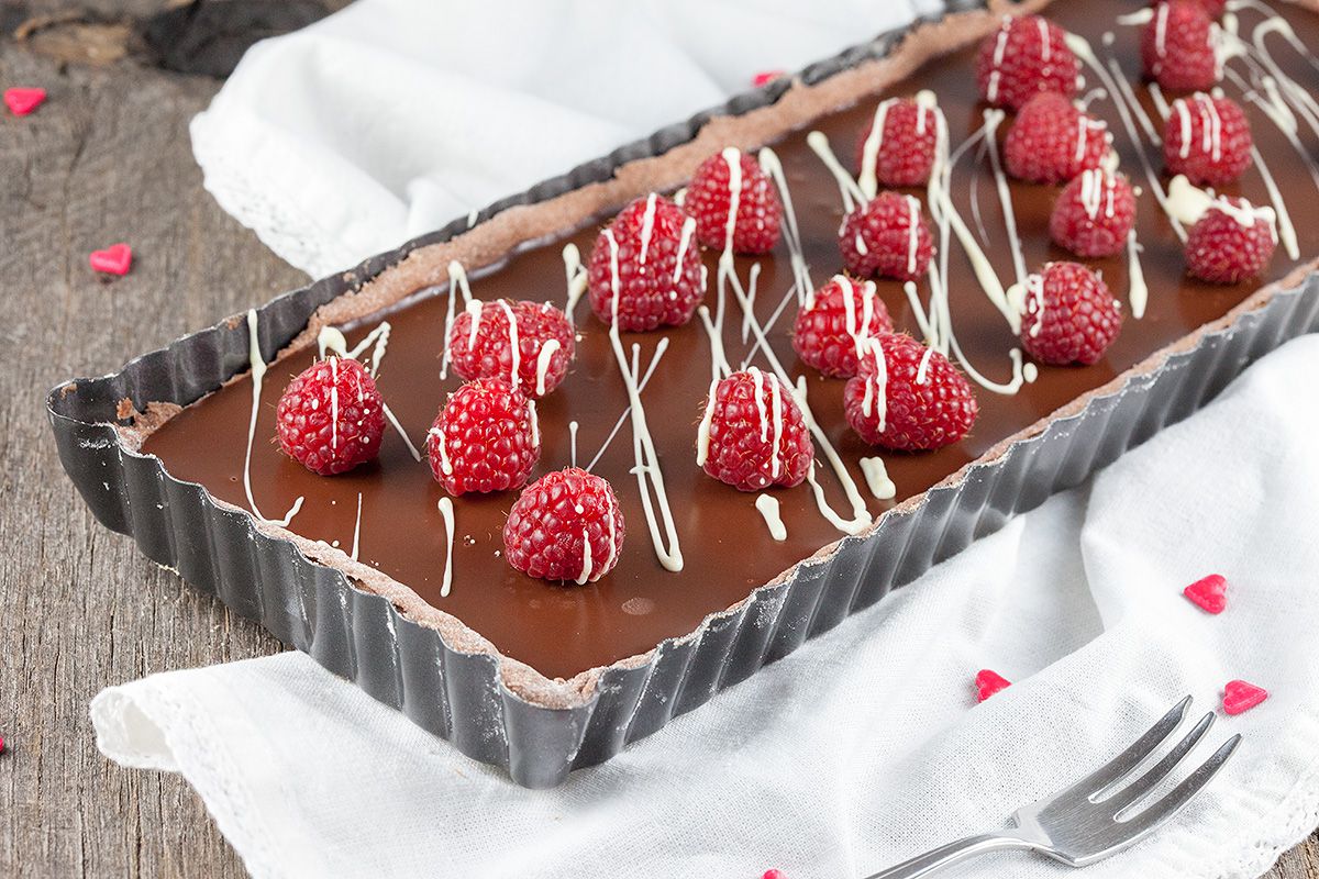 Chocolate tart with raspberries