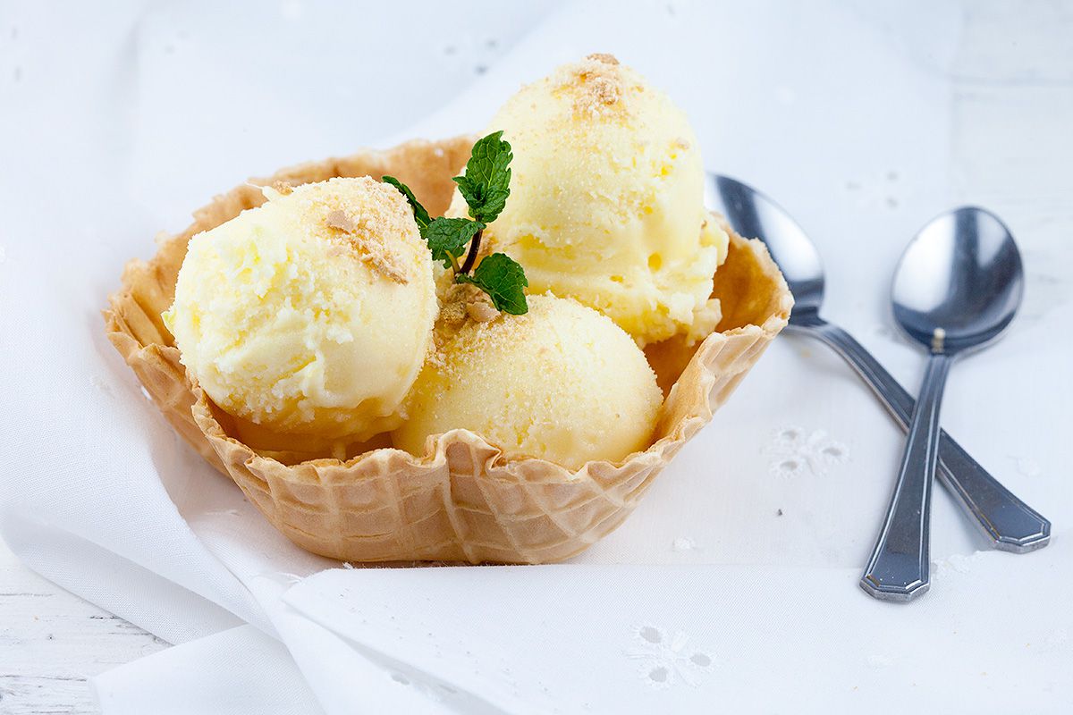 Mango frozen yoghurt