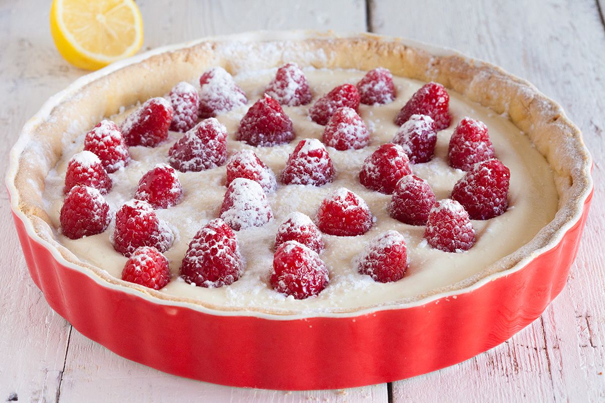 Raspberry mascarpone pie