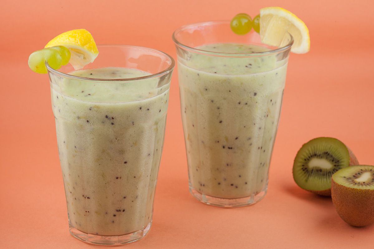 Kiwi and grape smoothie
