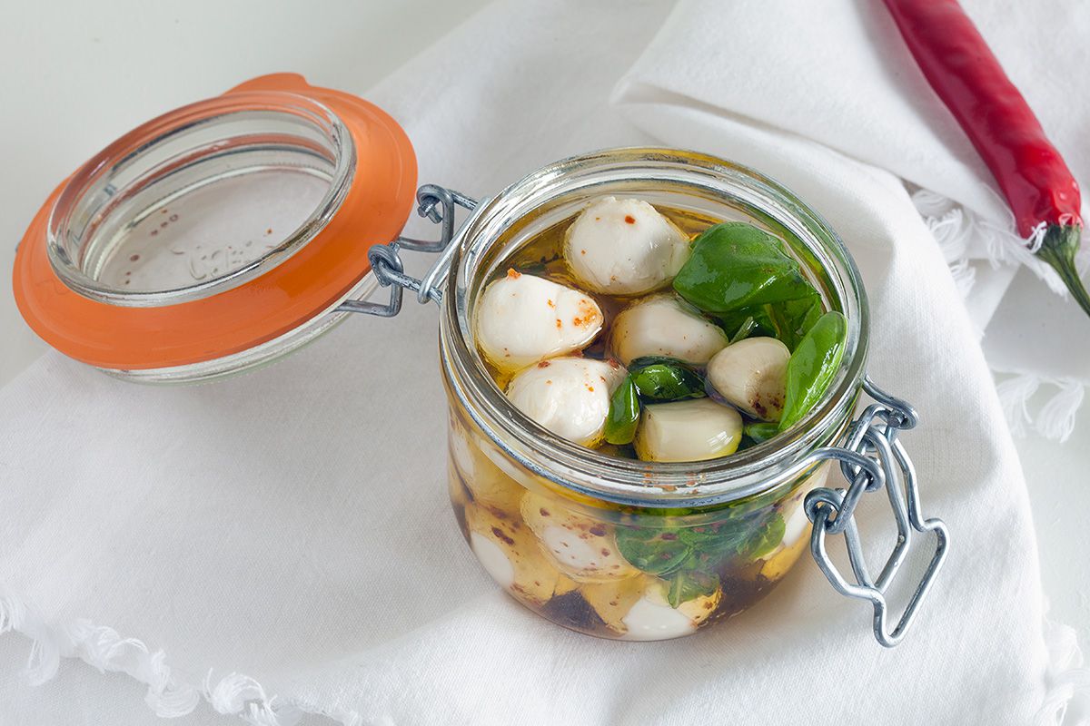 Marinated mini mozzarella