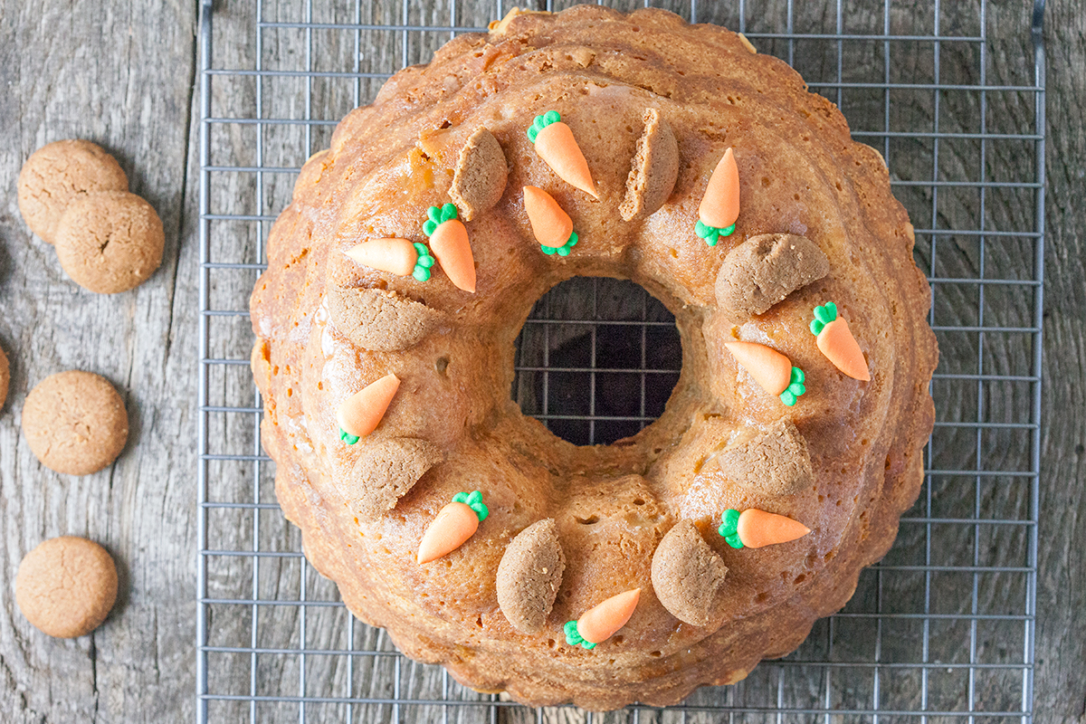 'Sinterklaas' turban cake with pear