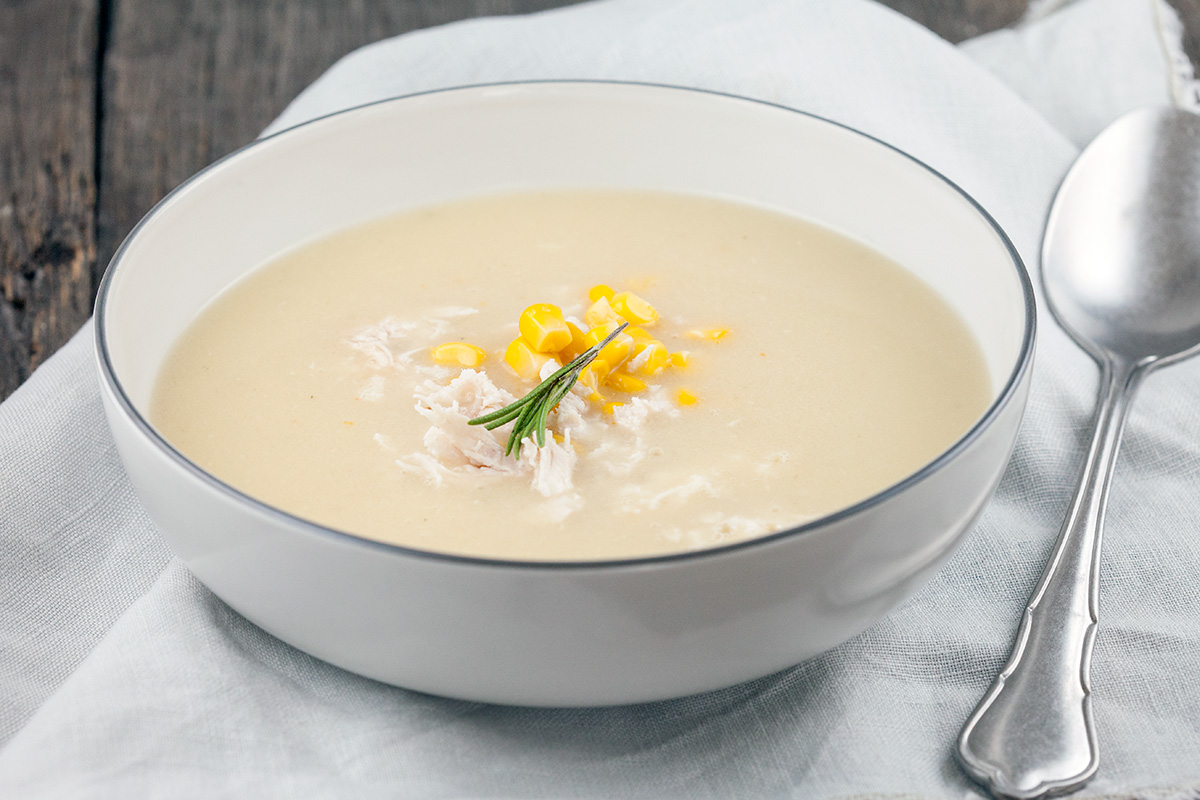 Roasted garlic soup with chicken and corn