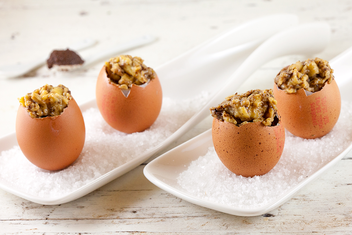 Scrambled eggs with black olives