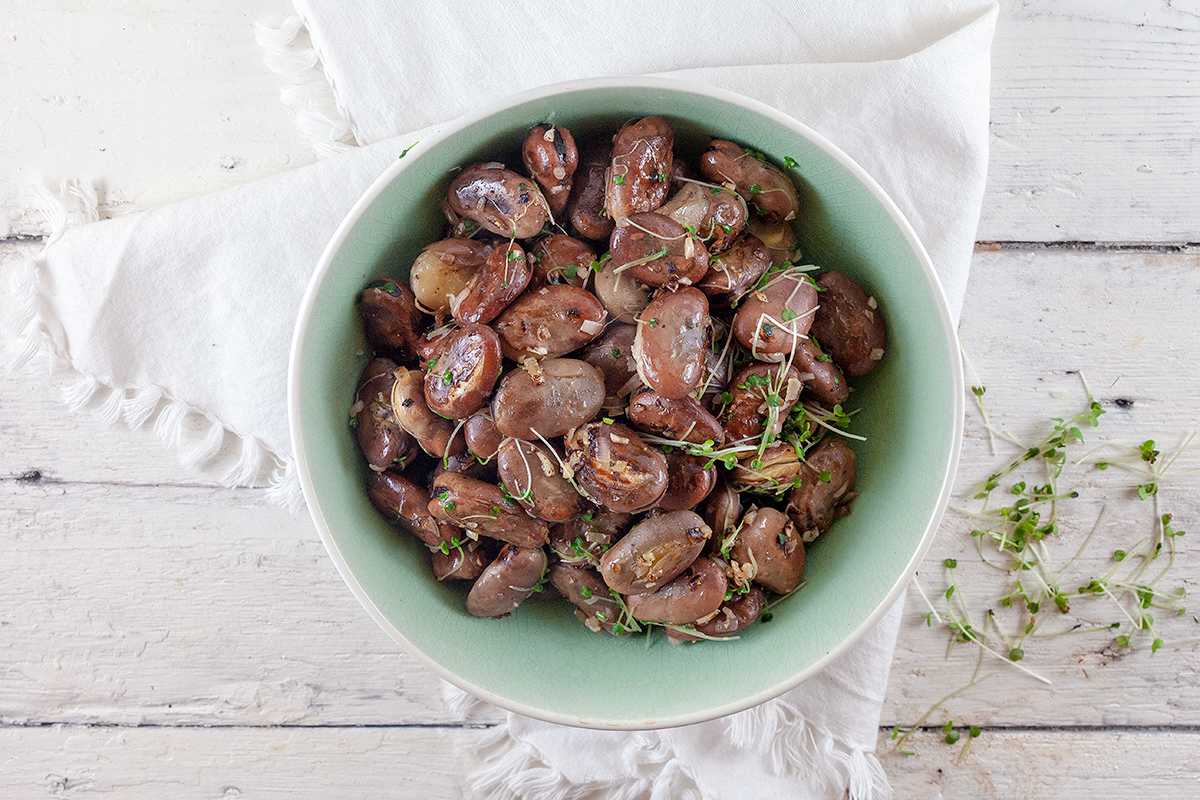 Pan fried broad beans with garlic
