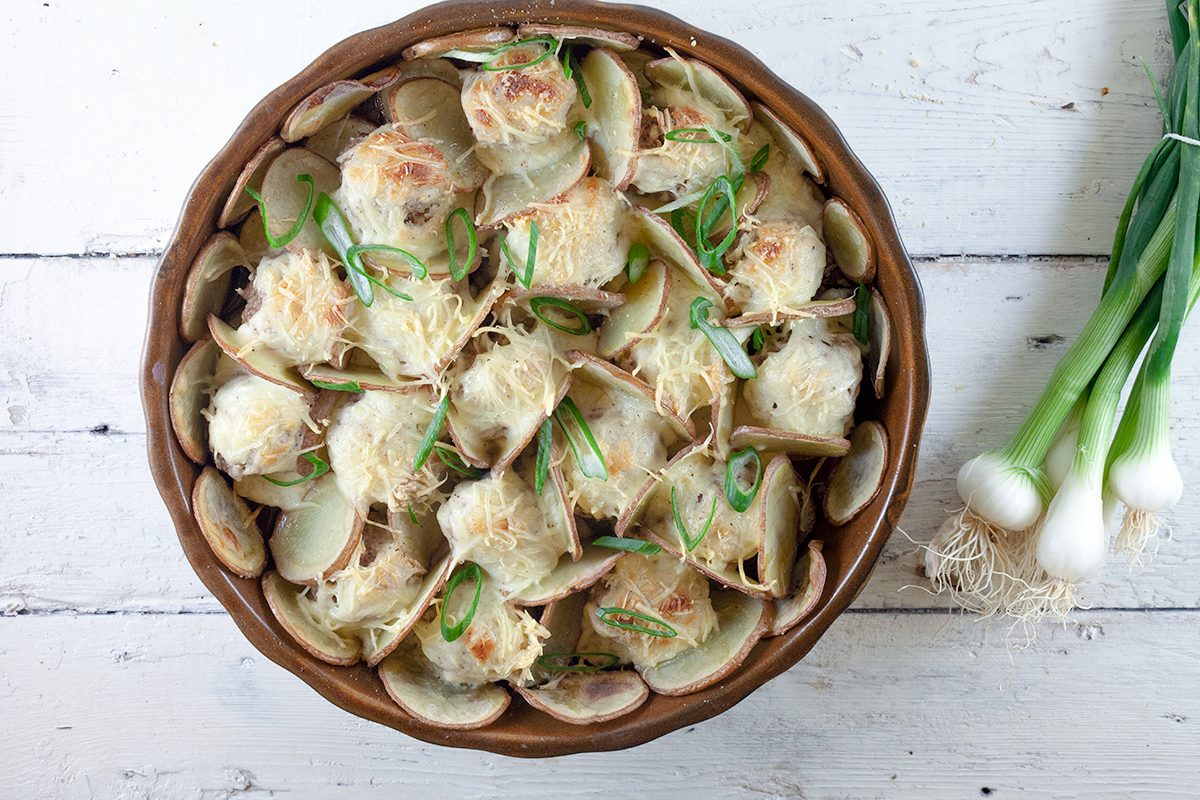 Oven baked meatballs, potatoes and bechamel sauce