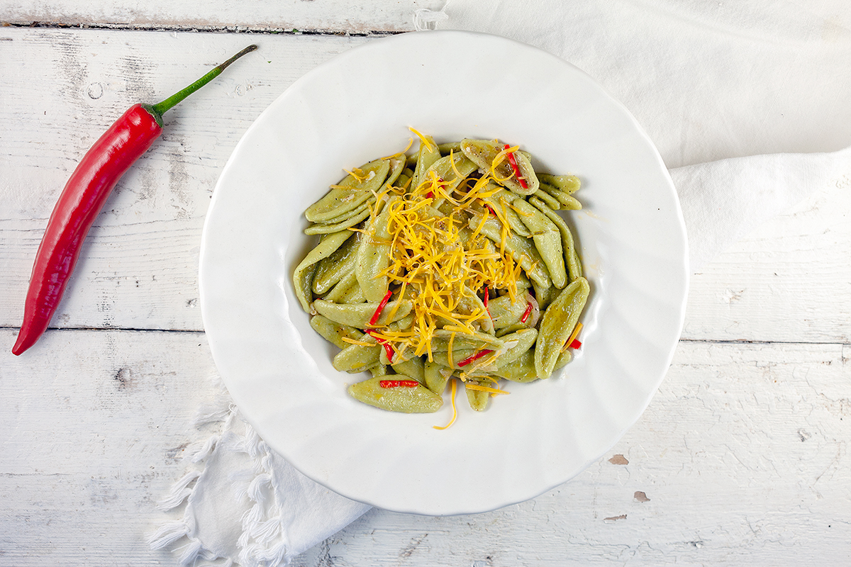 Spinach pasta with garlic