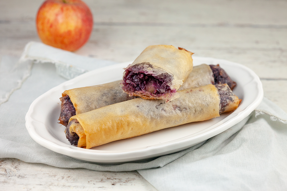 Mini red cabbage strudel